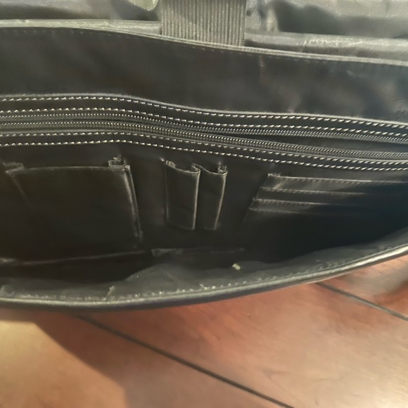 Kenneth Cole Reaction black leather laptop bag. - Picture 5 of 7